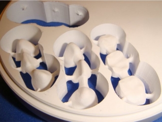 Керамический блок диоксида циркония с изготовленными методом CAD/CAM каркасами